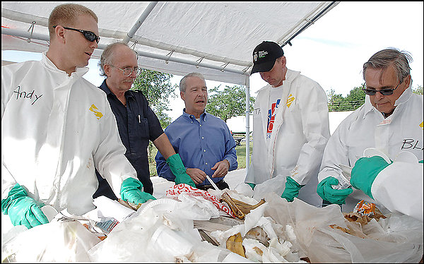 photo: Pastor Joel Hunter overseeing volunteers studying trash to assess environmental impact; credit: By Phelan M. Ebenhack for The Washington Post