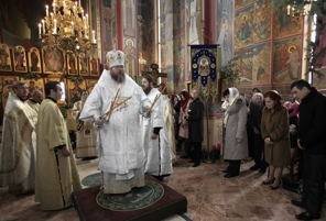 WASHINGTON, DC - JANUARY 6: Metropolitan Jonah of the Orthodox Church in America blesses believers during the Liturgy of the Theophany of the Lord at St Nicholas Cathedral in Washington on January 6, 2011. (Photo by Yuri Gripas/For the Washington Post) (Yuri Gripas - FOR THE WASHINGTON POST)